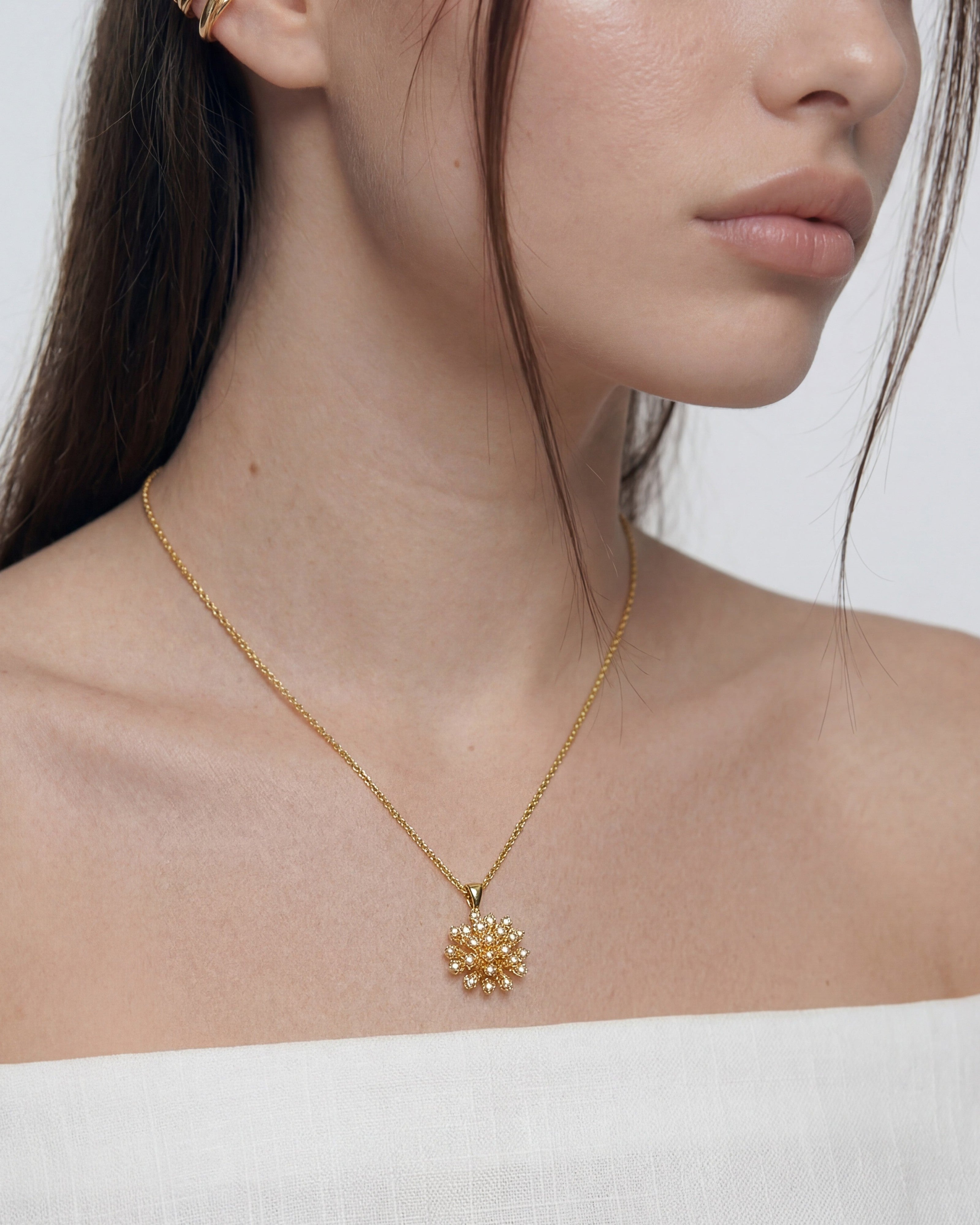 14K Gold Star Flower Pendant Necklace