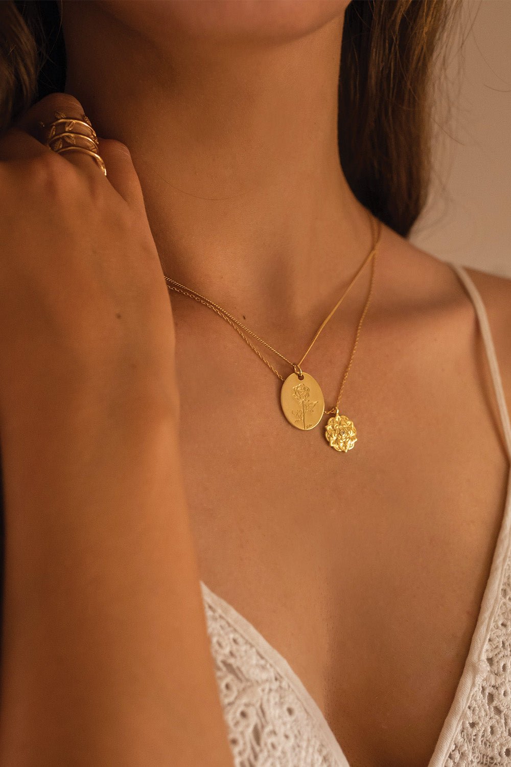 Chunky 14K Gold Lotus Necklace Layered Gold Chain Coin Medallion Mens Disc Long Necklace Pendant Link Chain Necklace for Women Elk Bloom