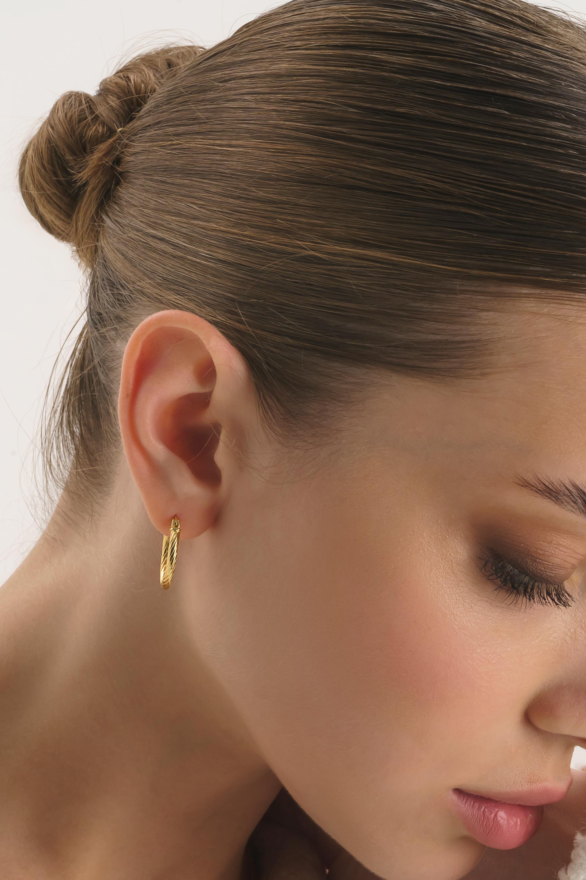 Gold hoop earrings small thin deals