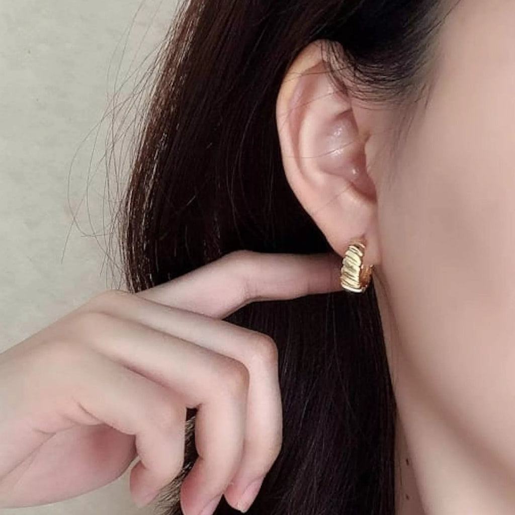 Chunky 14K Ribbed Gold Hoop Earrings - Earrings - Elk & Bloom